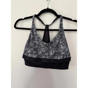 Under armour sports bra with a double layer look size medium (no pads)